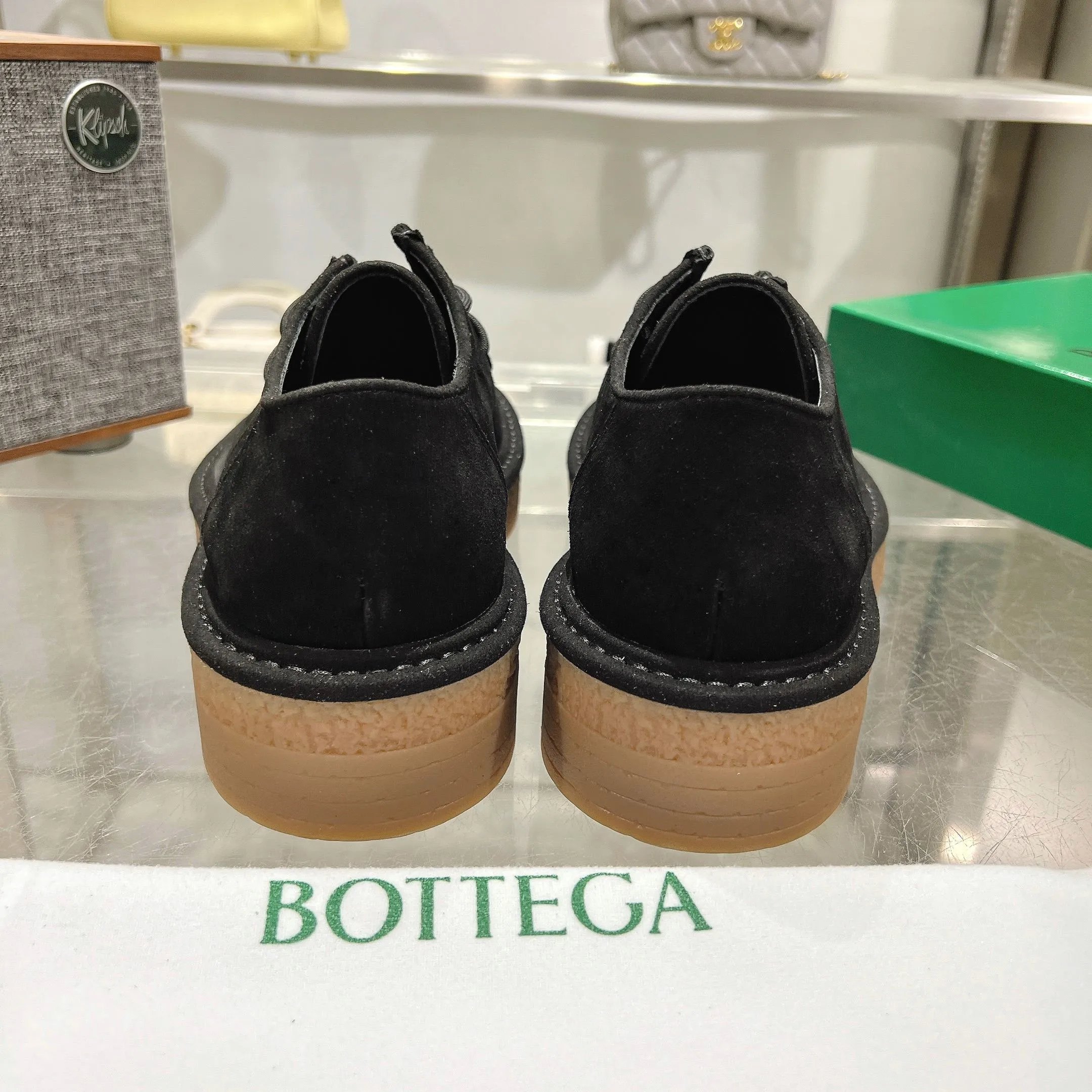 [BV] Top P: 740💰Size for couples: 35-44 (Female 40, Male 38 45, custom-made, non-refundable) Bottega Veneta classic Bottega Veneta counter model! Big square head! Strappy deep-mouth shoes! Reproduction of the original board! The feet are super domineering! Original molded outsole! High-grade mercerized cow velvet! Solid color Niuli!